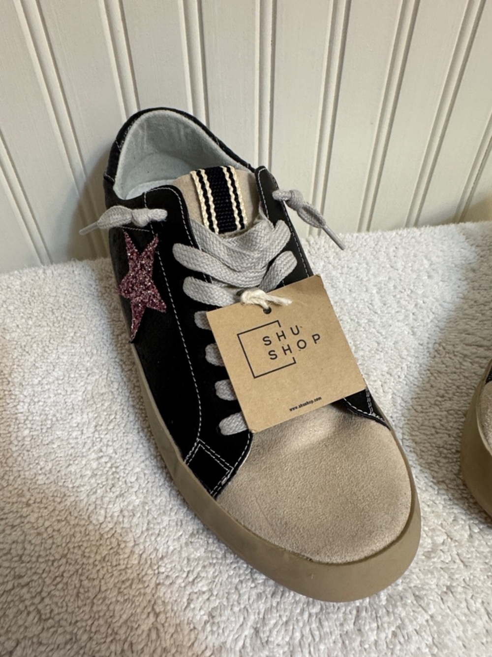 ShuShop Black Sneakers with Pink Glitter Star - Picture 2 of 9